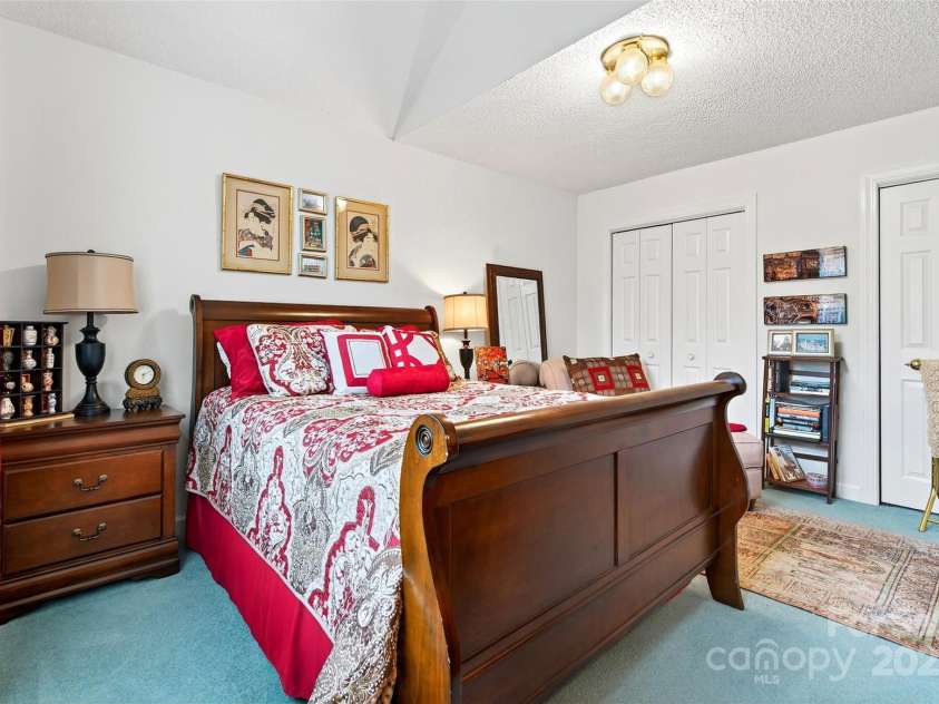 19 Moriah Lane, Asheville, NC 28803.  MLS# CAR4277964, YatesRealty ID 31150. Guest bedroom