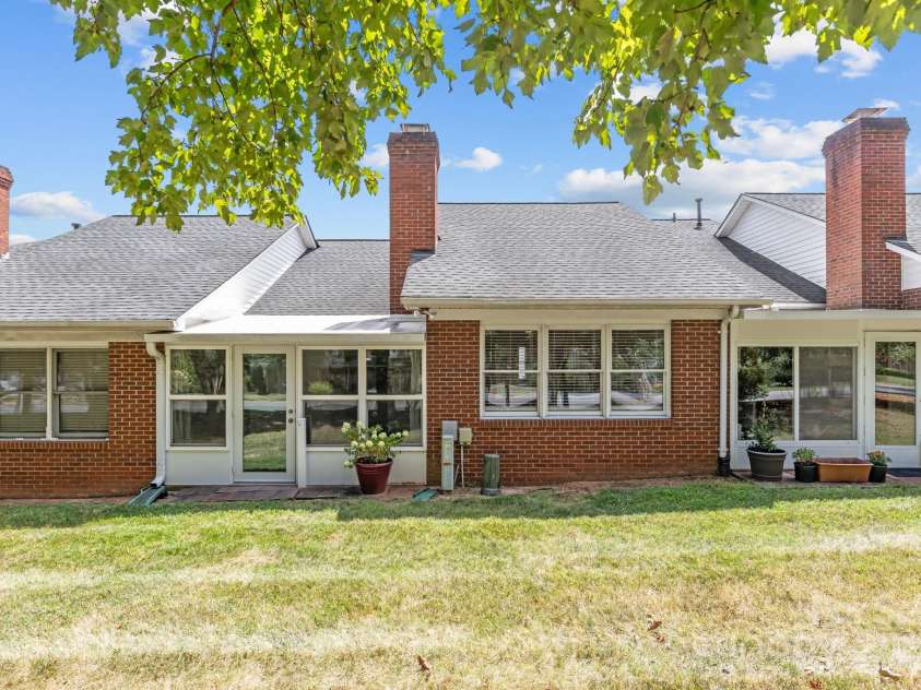 19973 Oak Leaf Circle, Cornelius, NC 28031.  MLS# CAR4286878, YatesRealty ID 31151. 
