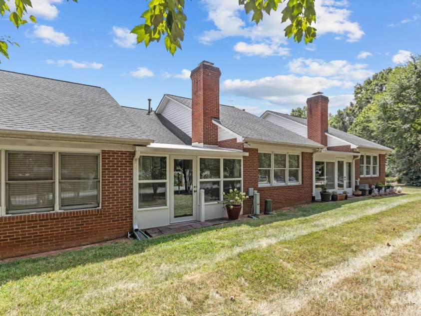 19973 Oak Leaf Circle, Cornelius, NC 28031.  MLS# CAR4286878, YatesRealty ID 31151. 