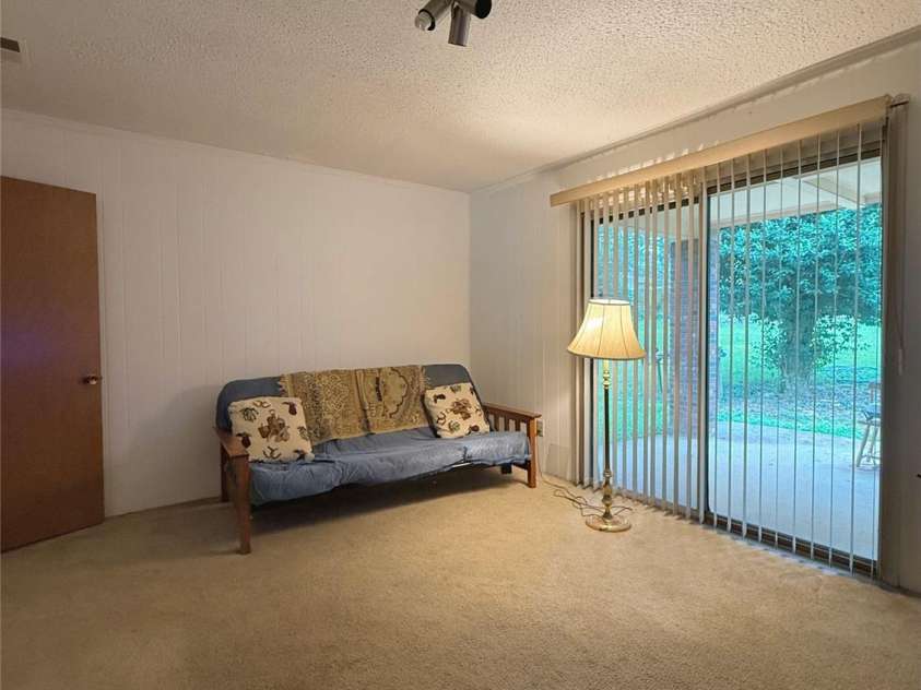 915 Eaglewood Avenue, Charlotte, NC 28212.  MLS# CAR4288443, YatesRealty ID 31152. Den