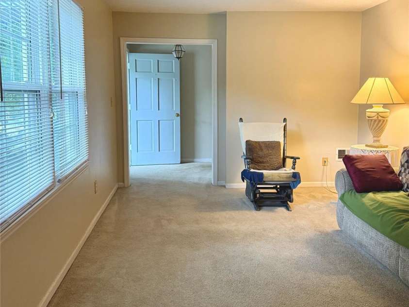 915 Eaglewood Avenue, Charlotte, NC 28212.  MLS# CAR4288443, YatesRealty ID 31152. Living Room, Foyer