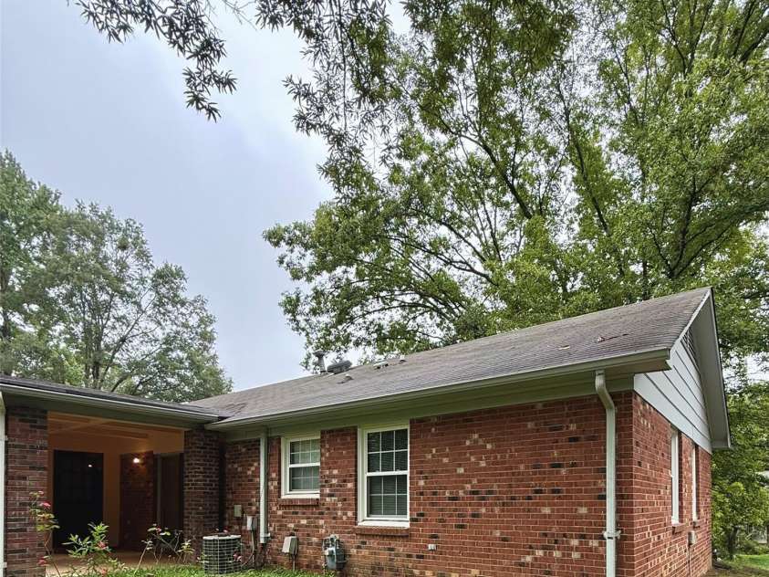 915 Eaglewood Avenue, Charlotte, NC 28212.  MLS# CAR4288443, YatesRealty ID 31152. Rear