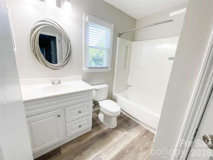 19942 Scanmar Lane, Cornelius, NC 28031.  MLS# CAR4381771, YatesRealty ID 31153. Upstairs Bathroom