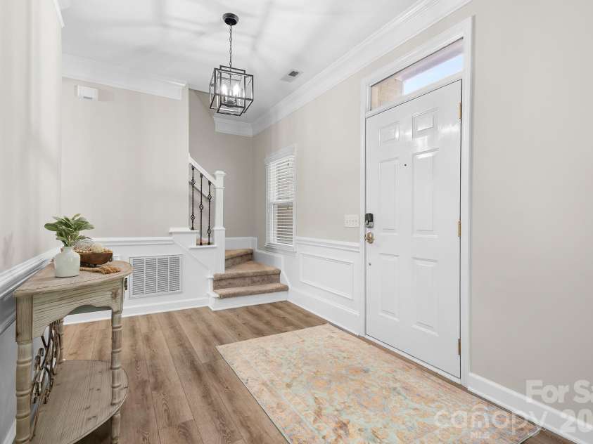 19942 Scanmar Lane, Cornelius, NC 28031.  MLS# CAR4381771, YatesRealty ID 31153. Welcoming Foyer area. Smooth Ceilings, Fresh Paint, Solid LVP flooring throughout main level.
