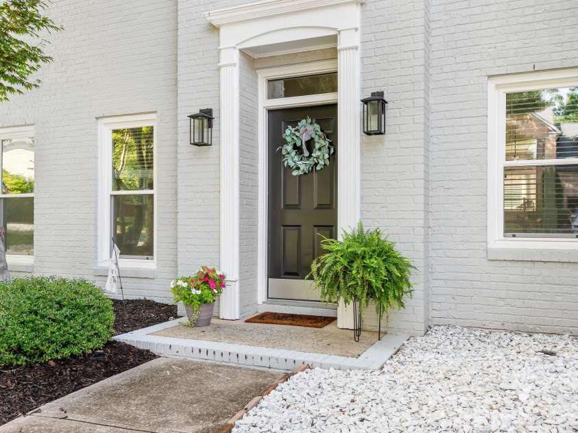 19942 Scanmar Lane, Cornelius, NC 28031.  MLS# CAR4381771, YatesRealty ID 31153. Welcoming front door with low profile entrance.