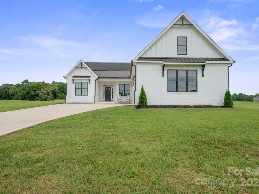 535 New Salem Road, Statesville, NC 28625.  MLS# CAR4333023, YatesRealty ID 31153. 