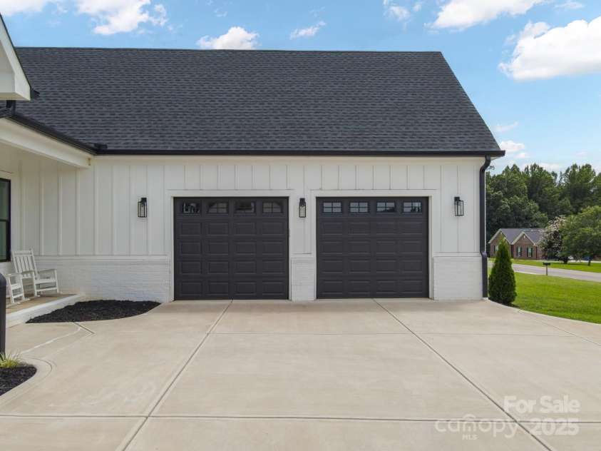 535 New Salem Road, Statesville, NC 28625.  MLS# CAR4333023, YatesRealty ID 31153. 