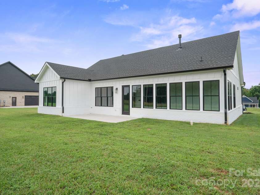 535 New Salem Road, Statesville, NC 28625.  MLS# CAR4333023, YatesRealty ID 31153. 