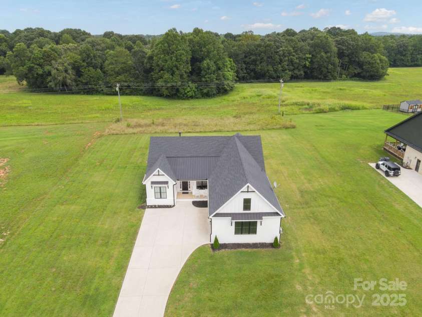 535 New Salem Road, Statesville, NC 28625.  MLS# CAR4333023, YatesRealty ID 31153. 