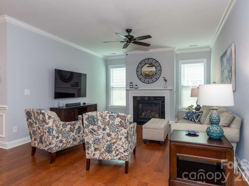 17718 Morehampton Avenue, Cornelius, NC 28031.  MLS# CAR4389501, YatesRealty ID 31154. 