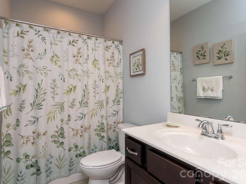 17718 Morehampton Avenue, Cornelius, NC 28031.  MLS# CAR4389501, YatesRealty ID 31154. 
