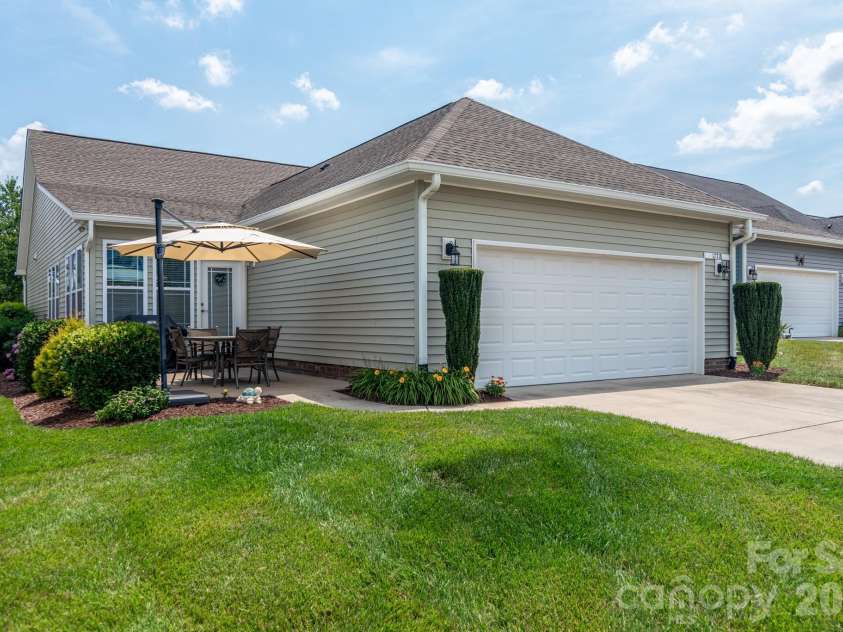 17718 Morehampton Avenue, Cornelius, NC 28031.  MLS# CAR4389501, YatesRealty ID 31154. 