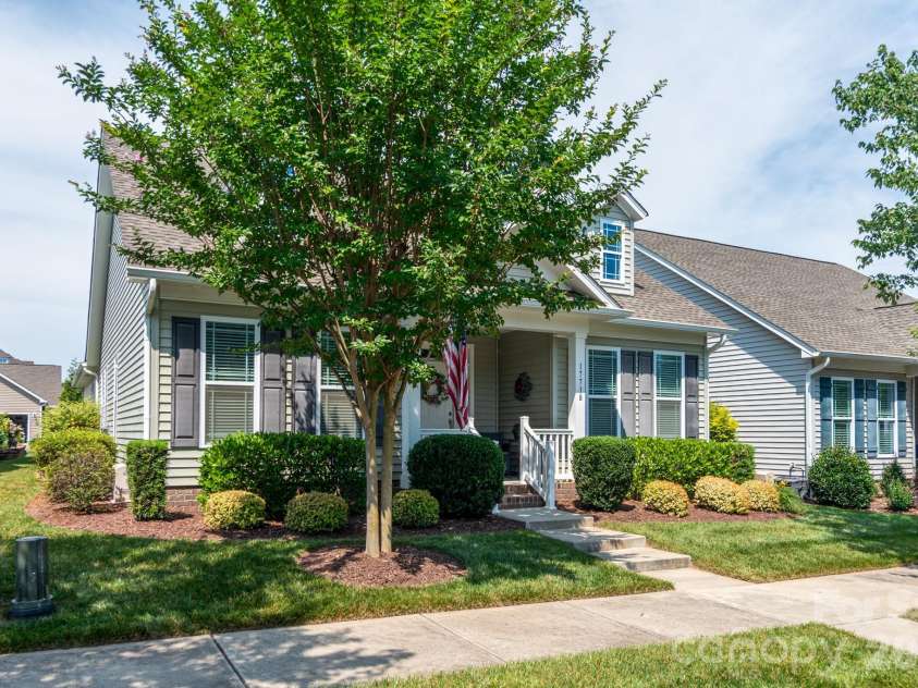 17718 Morehampton Avenue, Cornelius, NC 28031.  MLS# CAR4389501, YatesRealty ID 31154. 