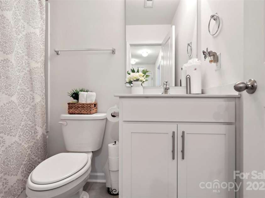 6018 Guildford Hill Lane, Charlotte, NC 28215.  MLS# CAR4287147, YatesRealty ID 31154. 