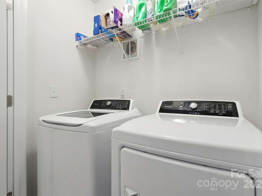 6018 Guildford Hill Lane, Charlotte, NC 28215.  MLS# CAR4287147, YatesRealty ID 31154. 