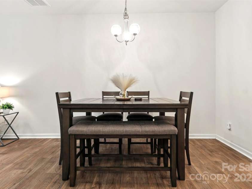 6018 Guildford Hill Lane, Charlotte, NC 28215.  MLS# CAR4287147, YatesRealty ID 31154. Dedicated dining area to comfortably gather and entertain.