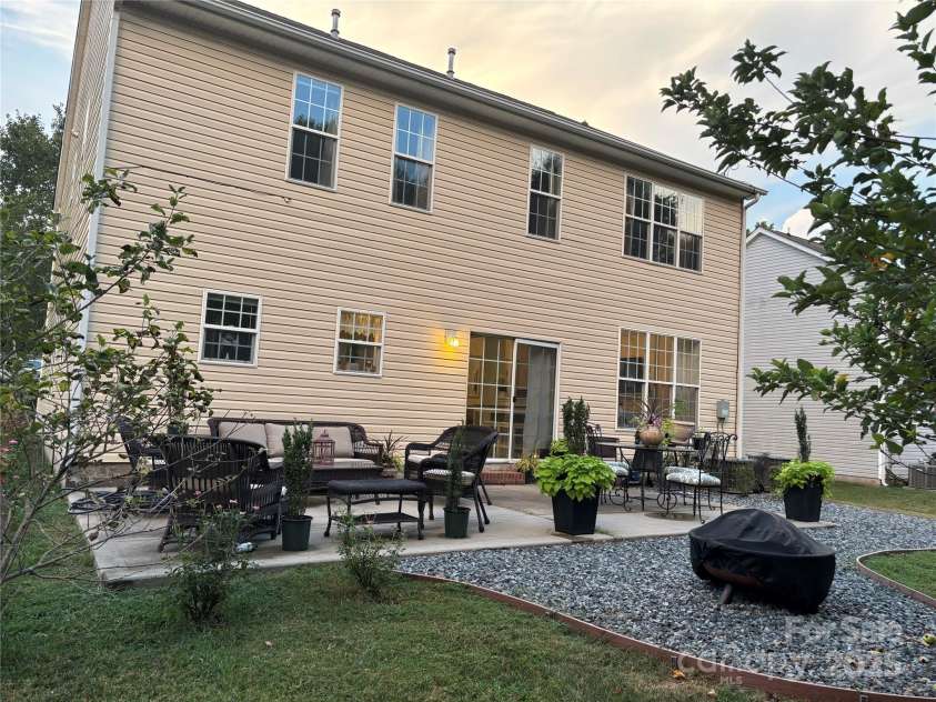 16123 Falling Meadows Lane, Charlotte, NC 28273.  MLS# CAR4286815, YatesRealty ID 31155. 