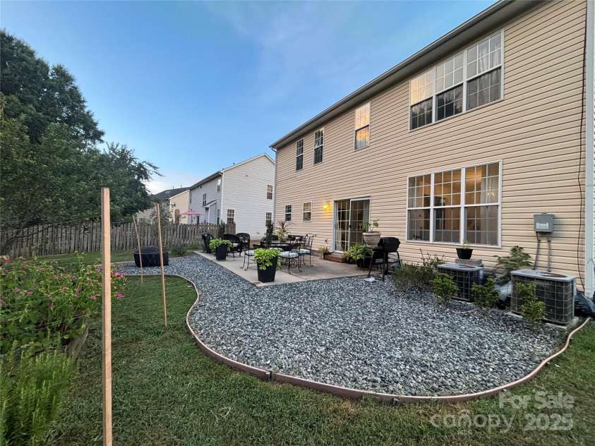 16123 Falling Meadows Lane, Charlotte, NC 28273.  MLS# CAR4286815, YatesRealty ID 31155. 