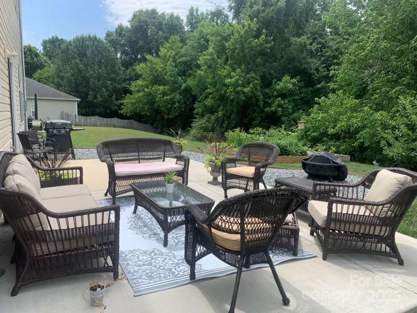 16123 Falling Meadows Lane, Charlotte, NC 28273.  MLS# CAR4286815, YatesRealty ID 31155. 