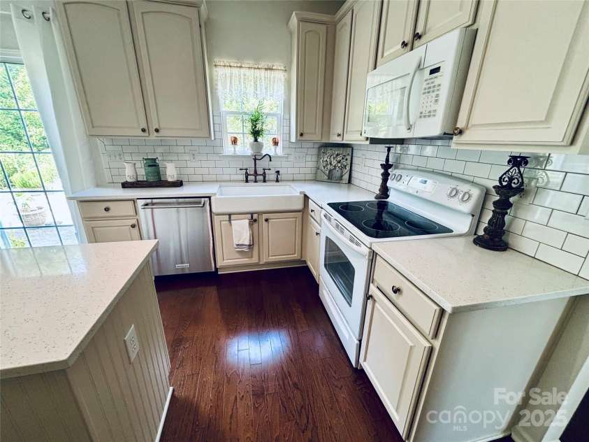 16123 Falling Meadows Lane, Charlotte, NC 28273.  MLS# CAR4286815, YatesRealty ID 31155. 