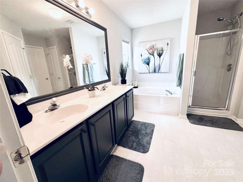 16123 Falling Meadows Lane, Charlotte, NC 28273.  MLS# CAR4286815, YatesRealty ID 31155. 