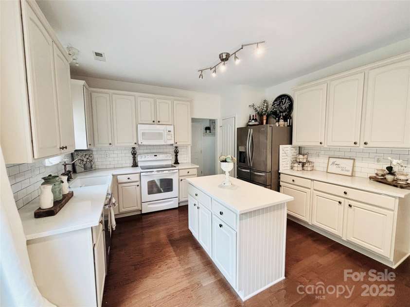 16123 Falling Meadows Lane, Charlotte, NC 28273.  MLS# CAR4286815, YatesRealty ID 31155. 