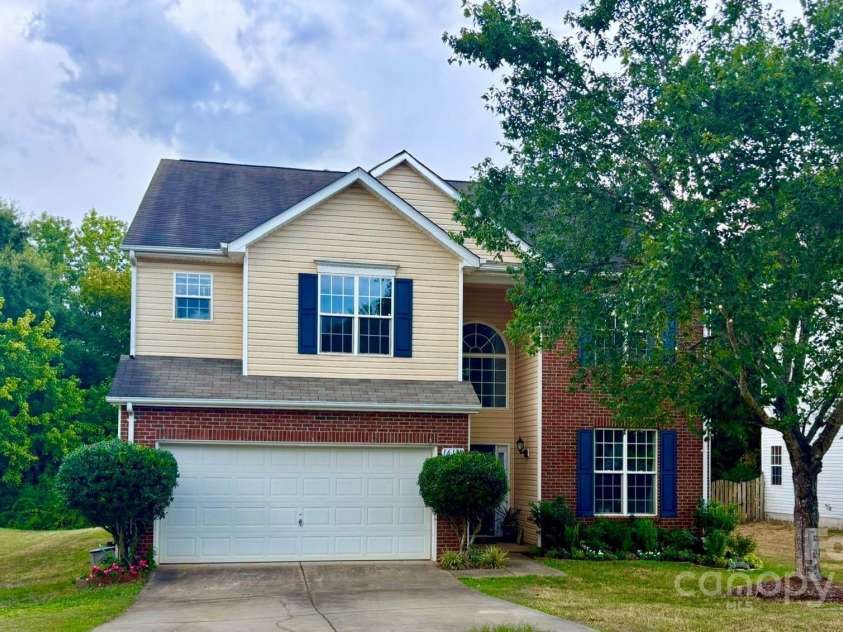 16123 Falling Meadows Lane, Charlotte, NC 28273.  MLS# CAR4286815, YatesRealty ID 31155. 