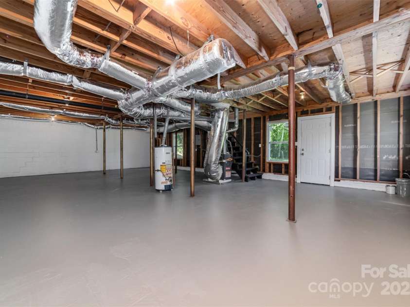 4023 Oak Forest Drive, Charlotte, NC 28215.  MLS# CAR4287493, YatesRealty ID 31158. 