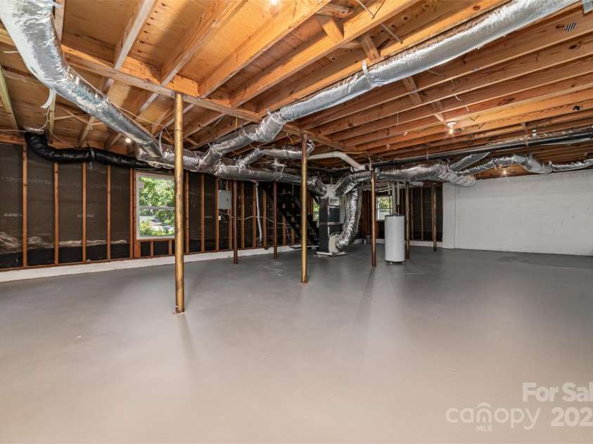 4023 Oak Forest Drive, Charlotte, NC 28215.  MLS# CAR4287493, YatesRealty ID 31158. 