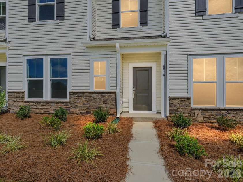 6539 Fire Lily Lane, Charlotte, NC 28216.  MLS# CAR4380525, YatesRealty ID 31158. 