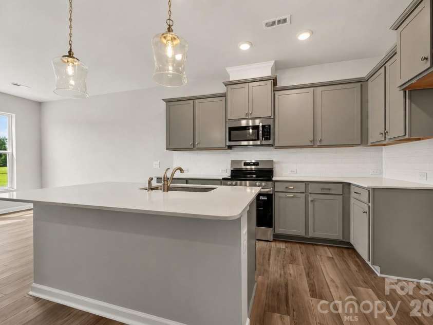 6539 Fire Lily Lane, Charlotte, NC 28216.  MLS# CAR4380525, YatesRealty ID 31158. 