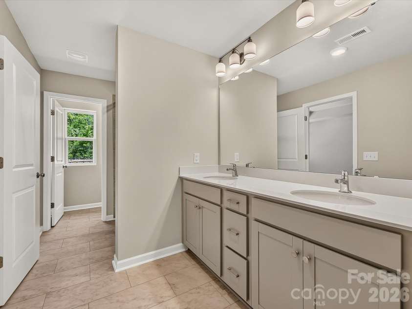 6539 Fire Lily Lane, Charlotte, NC 28216.  MLS# CAR4380525, YatesRealty ID 31158. 