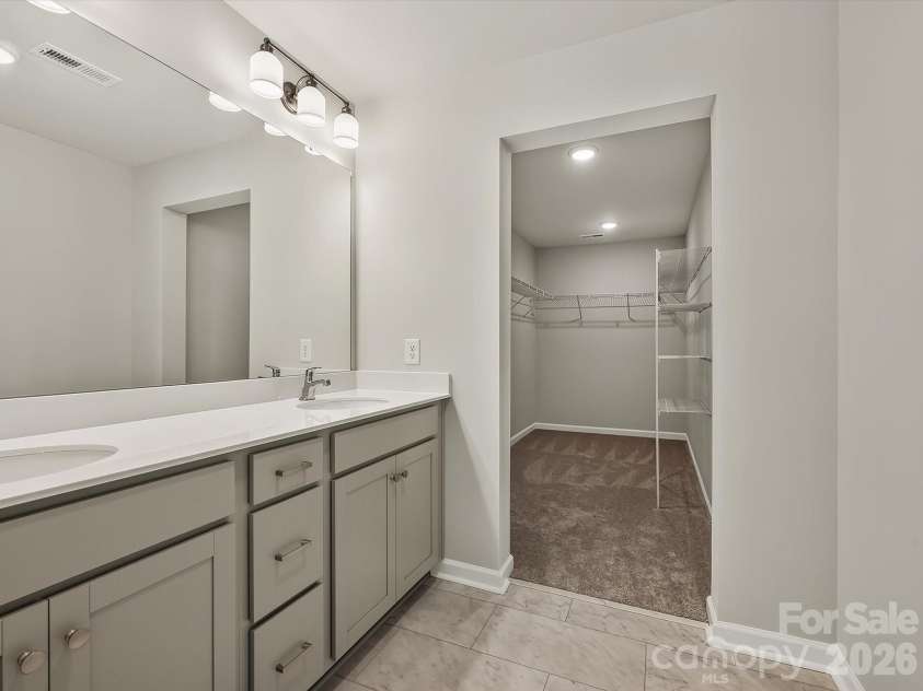 6539 Fire Lily Lane, Charlotte, NC 28216.  MLS# CAR4380525, YatesRealty ID 31158. 