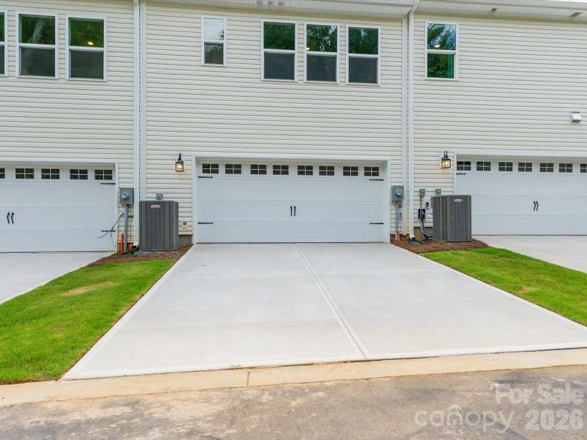 6539 Fire Lily Lane, Charlotte, NC 28216.  MLS# CAR4380525, YatesRealty ID 31158. 