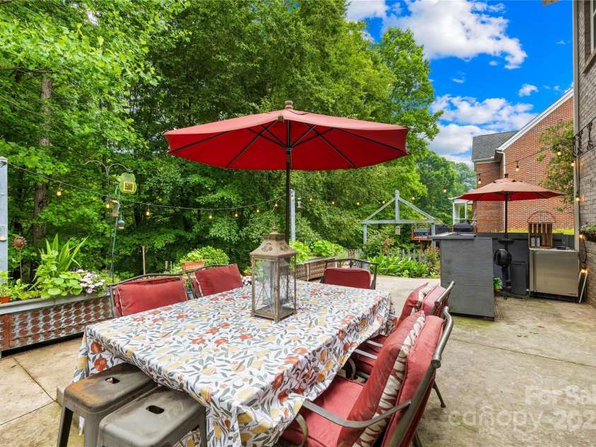 200 Winter Flake Drive, Statesville, NC 28677.  MLS# CAR4261415, YatesRealty ID 31159. 
