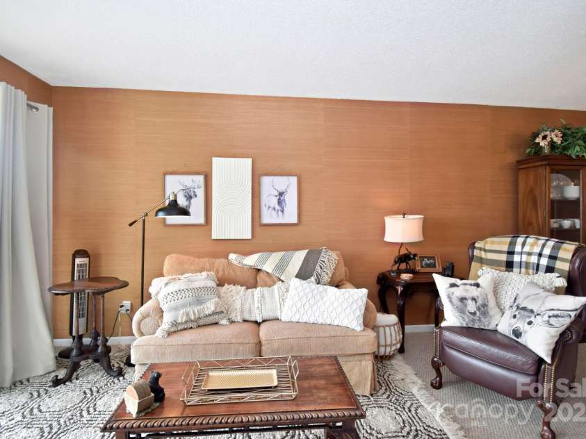 367 Skyleaf Drive, Banner Elk, NC 28604.  MLS# CAR4251134, YatesRealty ID 3116. 