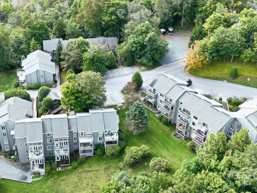 367 Skyleaf Drive, Banner Elk, NC 28604.  MLS# CAR4251134, YatesRealty ID 3116. 