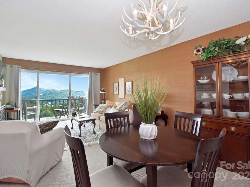 367 Skyleaf Drive, Banner Elk, NC 28604.  MLS# CAR4251134, YatesRealty ID 3116. Open Floor Plan with Views