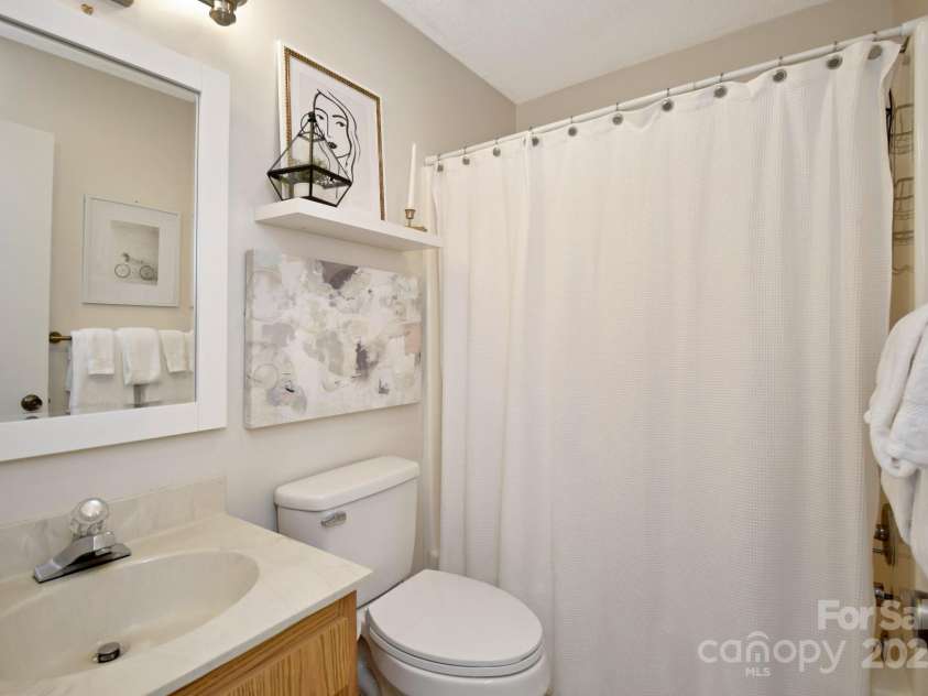 367 Skyleaf Drive, Banner Elk, NC 28604.  MLS# CAR4251134, YatesRealty ID 3116. Primary Bathroom