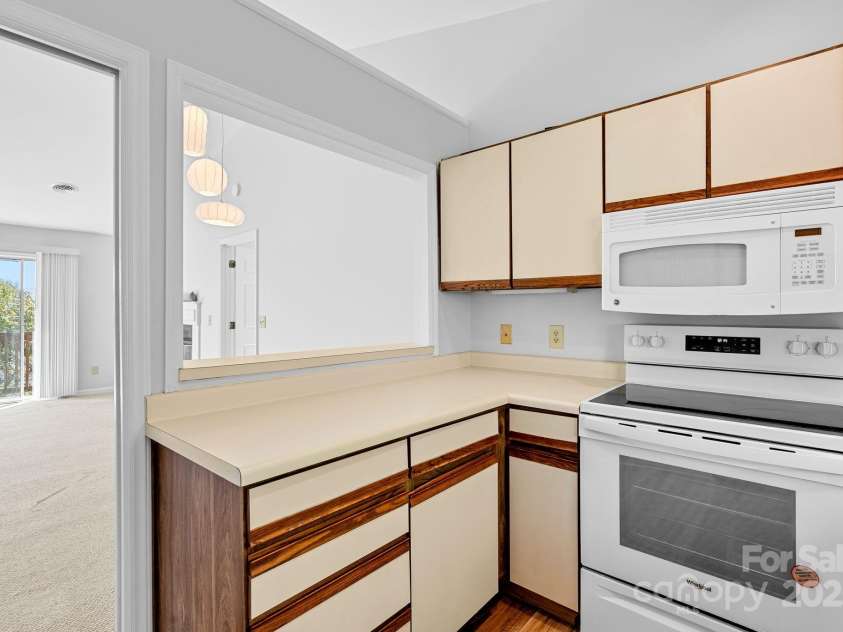 432 Windswept Drive, Asheville, NC 28801.  MLS# CAR4194301, YatesRealty ID 3116. 