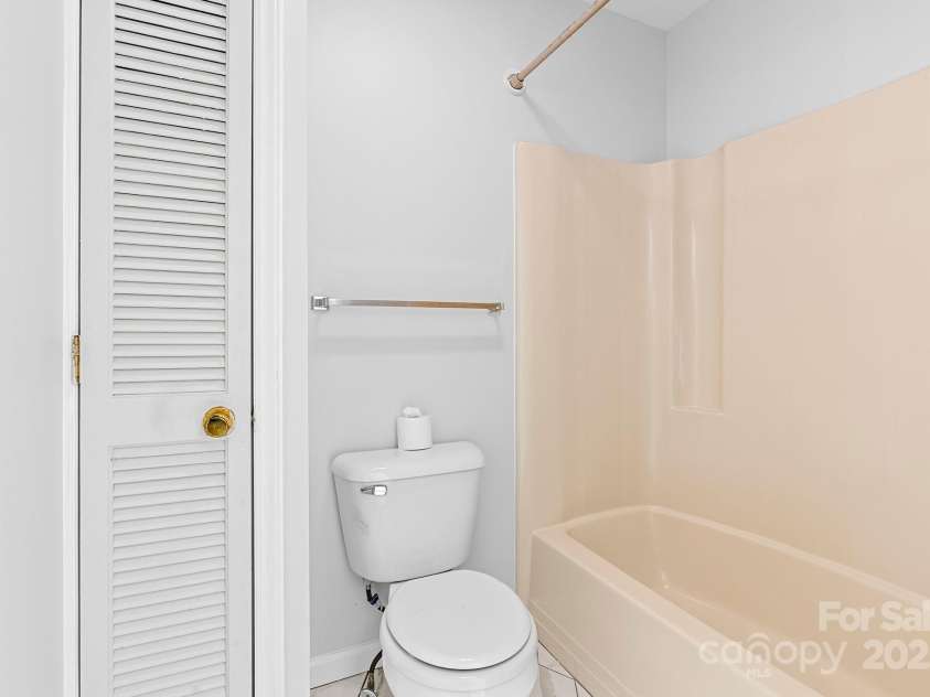 432 Windswept Drive, Asheville, NC 28801.  MLS# CAR4194301, YatesRealty ID 3116. 
