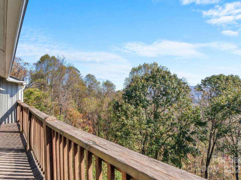 432 Windswept Drive, Asheville, NC 28801.  MLS# CAR4194301, YatesRealty ID 3116. 
