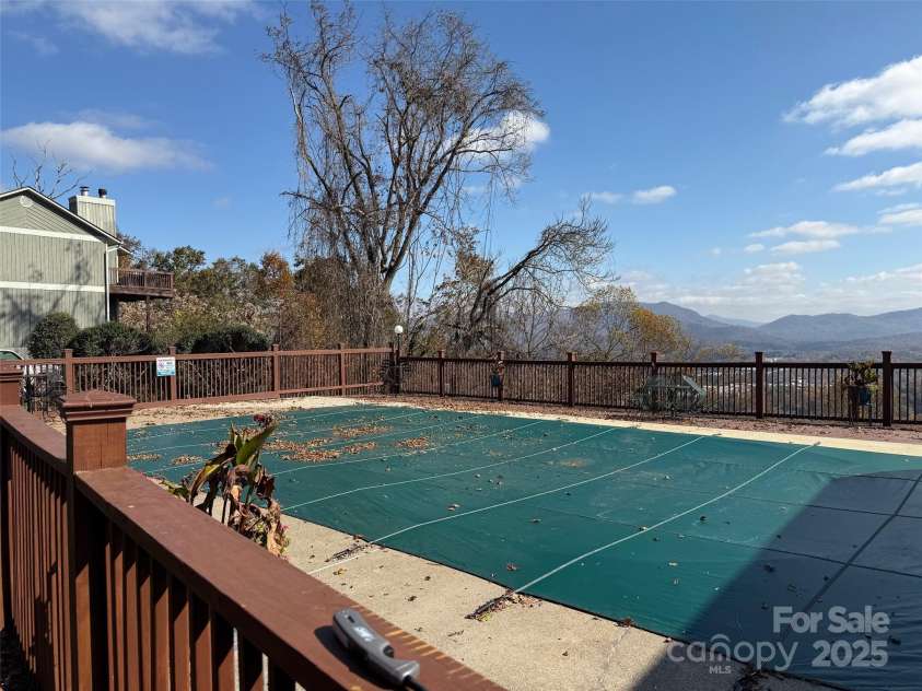 432 Windswept Drive, Asheville, NC 28801.  MLS# CAR4194301, YatesRealty ID 3116. 