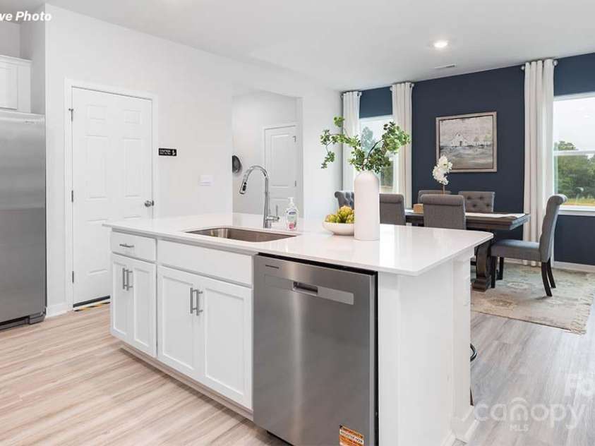 13113 Bristlehead Way, Charlotte, NC 28215.  MLS# CAR4284980, YatesRealty ID 31160. 