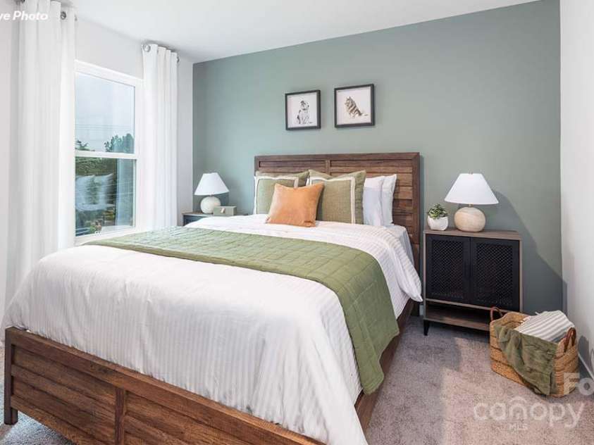13113 Bristlehead Way, Charlotte, NC 28215.  MLS# CAR4284980, YatesRealty ID 31160. 