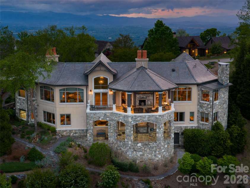 83 Summit Tower Circle, Asheville, NC 28804.  MLS# CAR4377034, YatesRealty ID 31160. 
