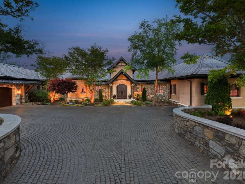 83 Summit Tower Circle, Asheville, NC 28804.  MLS# CAR4377034, YatesRealty ID 31160. 