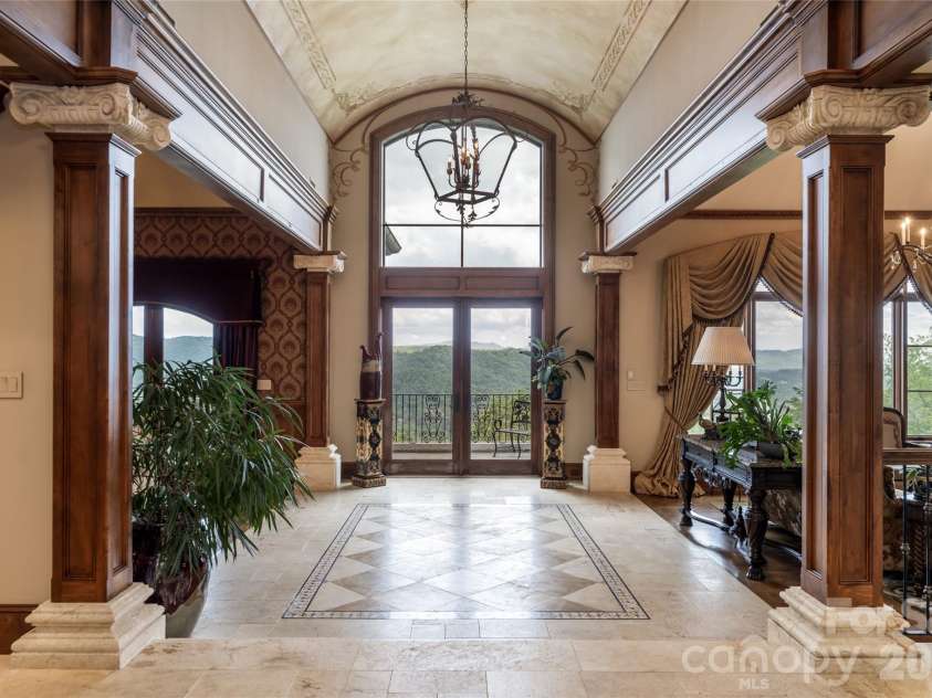 83 Summit Tower Circle, Asheville, NC 28804.  MLS# CAR4377034, YatesRealty ID 31160. 