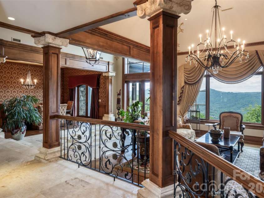 83 Summit Tower Circle, Asheville, NC 28804.  MLS# CAR4377034, YatesRealty ID 31160. 