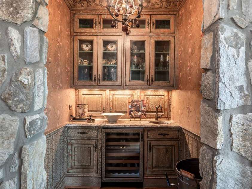 83 Summit Tower Circle, Asheville, NC 28804.  MLS# CAR4377034, YatesRealty ID 31160. 